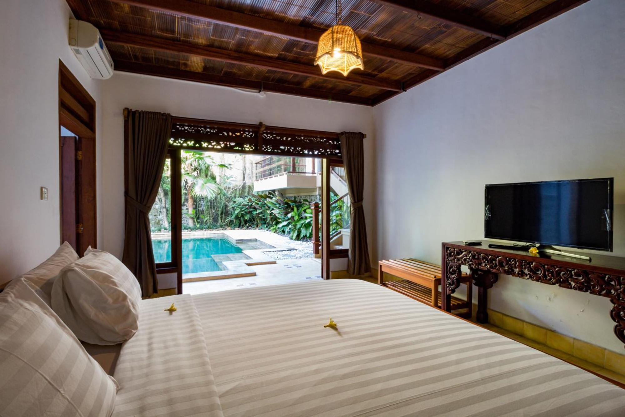 Bali Royal Heritage Villa Seminyak  Exterior photo